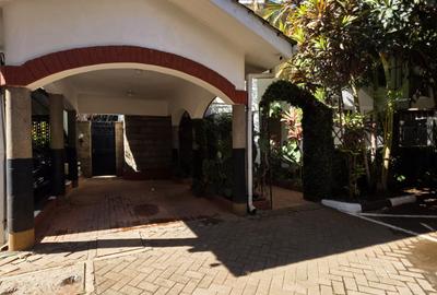 5 Bed House with En Suite at Riverside Drive - 3