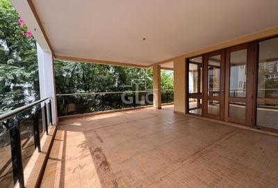 4 Bed Apartment with En Suite in Riverside