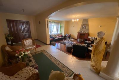 4 Bed Villa with En Suite in Spring Valley