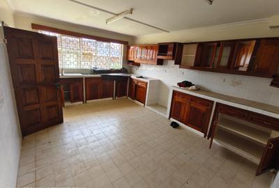 5 Bed House with En Suite at Lavington Green - 4