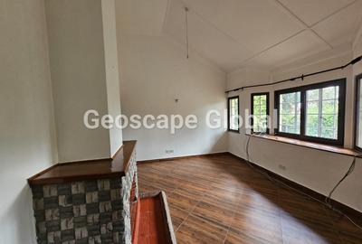 5 Bed House with En Suite in Rosslyn - 3