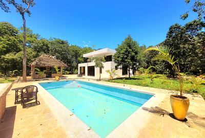 6 Bed Villa with En Suite in Diani