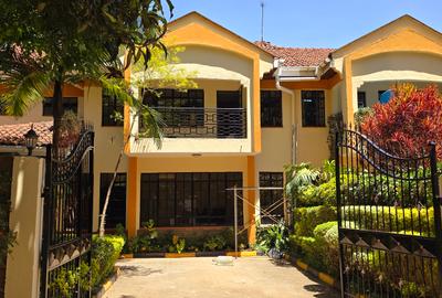 4 Bed Townhouse with En Suite at Close To Breburn School - 2