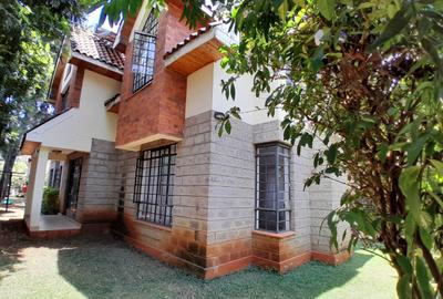 4 Bed Townhouse with En Suite at Lavington - 3