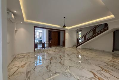 5 Bed Townhouse with En Suite at Lavington - 2