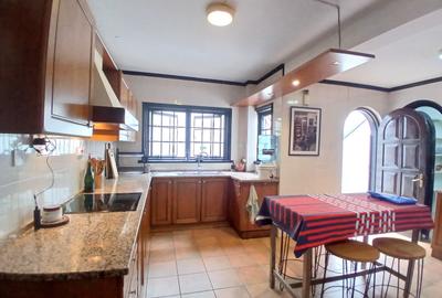 4 Bed Townhouse with En Suite at Riverside Drive - 4