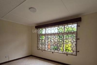 5 Bed Townhouse with En Suite in Lavington - 4