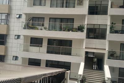 3 Bed Apartment with En Suite in Riverside