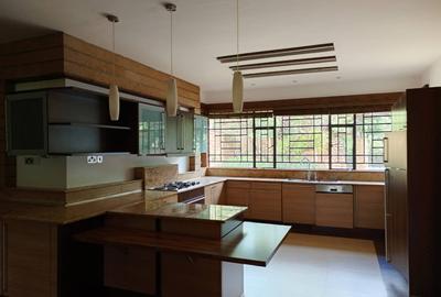 4 Bed Villa with En Suite in Lake View - 4