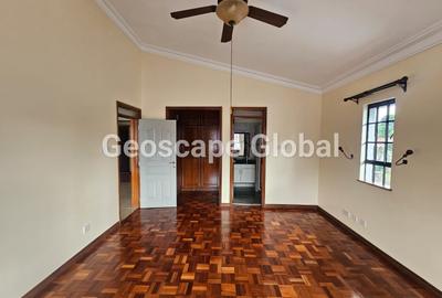 5 Bed House with En Suite in Runda - 3