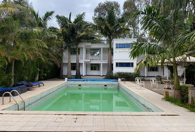 Serviced 3 Bed Apartment with En Suite at Marist Road