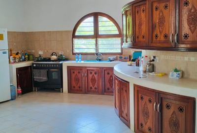 4 Bed House with En Suite in Watamu - 2