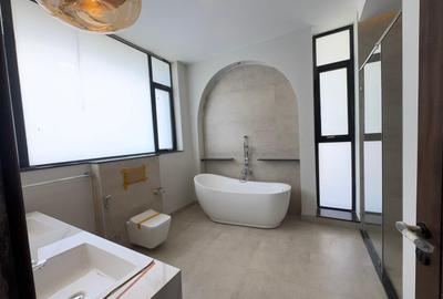 5 Bed Villa with En Suite in Nyari - 4