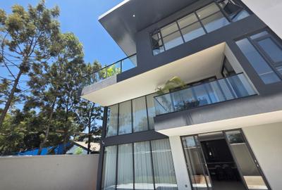 5 Bed Villa with En Suite at Jacaranda Avenue