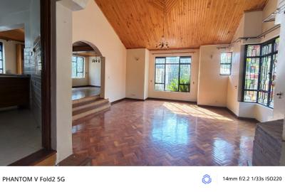 5 Bed House with En Suite in Runda - 3