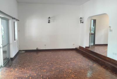 4 Bed Villa with En Suite at Links Road - 3