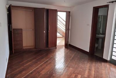 4 Bed House with En Suite in Lavington - 3