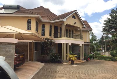 5 Bed House with En Suite in Runda