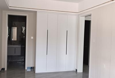 1 Bed Apartment with En Suite at Kilimani - 3