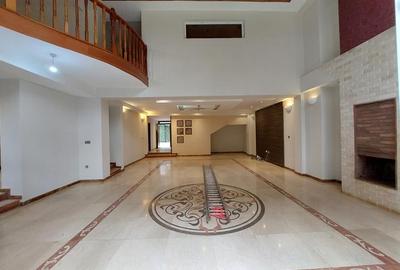 5 Bed Villa with En Suite in Lavington