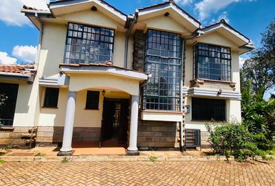 4 Bed Townhouse with En Suite in Riverside - 2