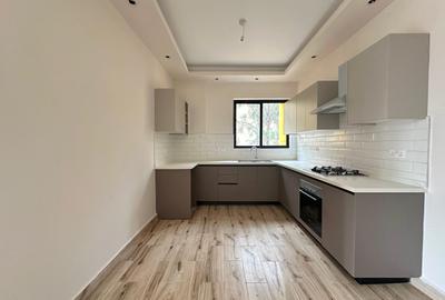 2 Bed Apartment with En Suite in Kilimani - 3