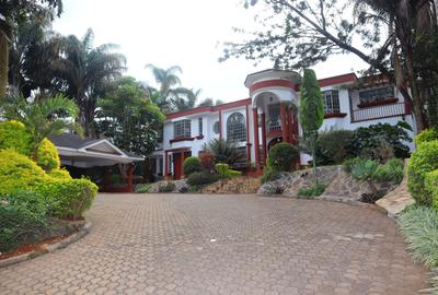 6 Bed House with En Suite in Nyari