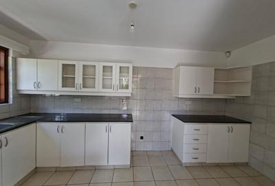 3 Bed Townhouse with En Suite at Runda - 3