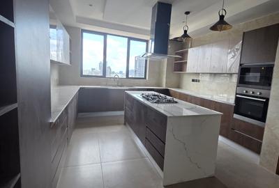 3 Bed Apartment with En Suite in Riverside - 3
