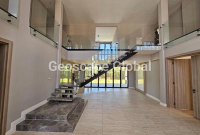 5 Bed House with En Suite in Runda