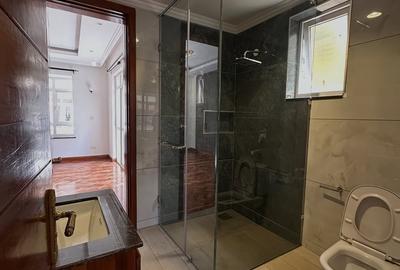 5 Bed Townhouse with En Suite at Lavington Green - 4