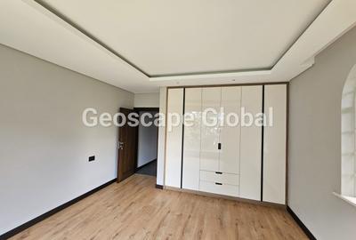 4 Bed House with En Suite in Runda - 3