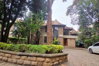 6 Bed Townhouse with En Suite at Lavington Green - 4
