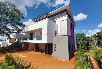 5 Bed Townhouse with En Suite in Kitisuru