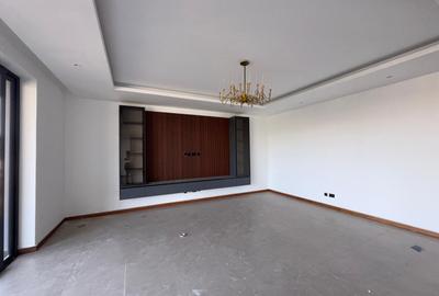 3 Bed Apartment with En Suite in Riverside