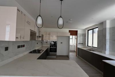 5 Bed Townhouse with En Suite in Lavington - 4