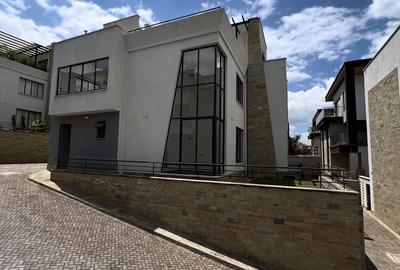 5 Bed Townhouse with En Suite at Maji Mazuri
