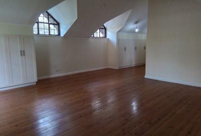 5 Bed House with Garden in Karen Hardy - 3