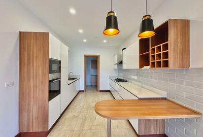 3 Bed Apartment with En Suite in Parklands