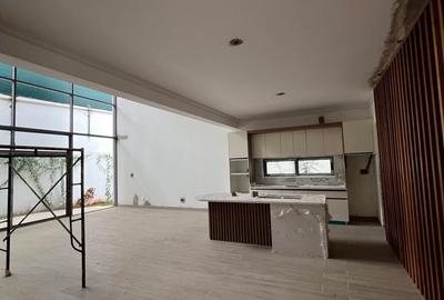 5 Bed Townhouse with En Suite at Lavington Green - 4