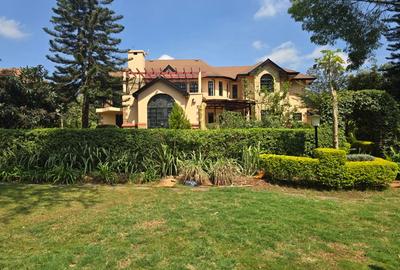 5 Bed House with En Suite in Runda