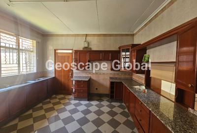 5 Bed House with En Suite in Thigiri