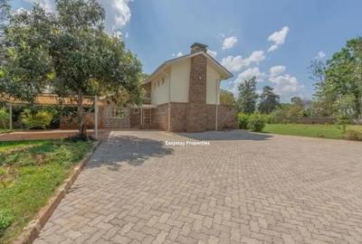 4 Bed House with En Suite in Lavington