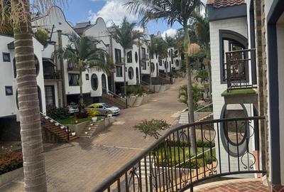 5 Bed Townhouse with En Suite in Brookside