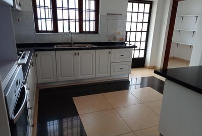 4 Bed House with En Suite in Runda