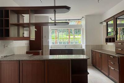 5 Bed Townhouse with En Suite in Rosslyn - 3