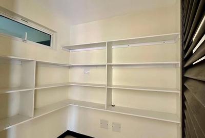 3 Bed Apartment with En Suite in Riverside