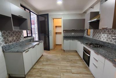 4 Bed Apartment with Swimming Pool in Parklands