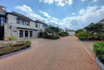 5 Bed House with Swimming Pool in Runda