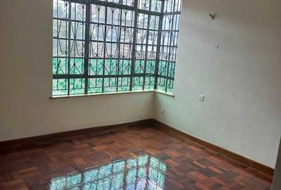 Serviced 2 Bed Apartment with En Suite at Riverside Drive